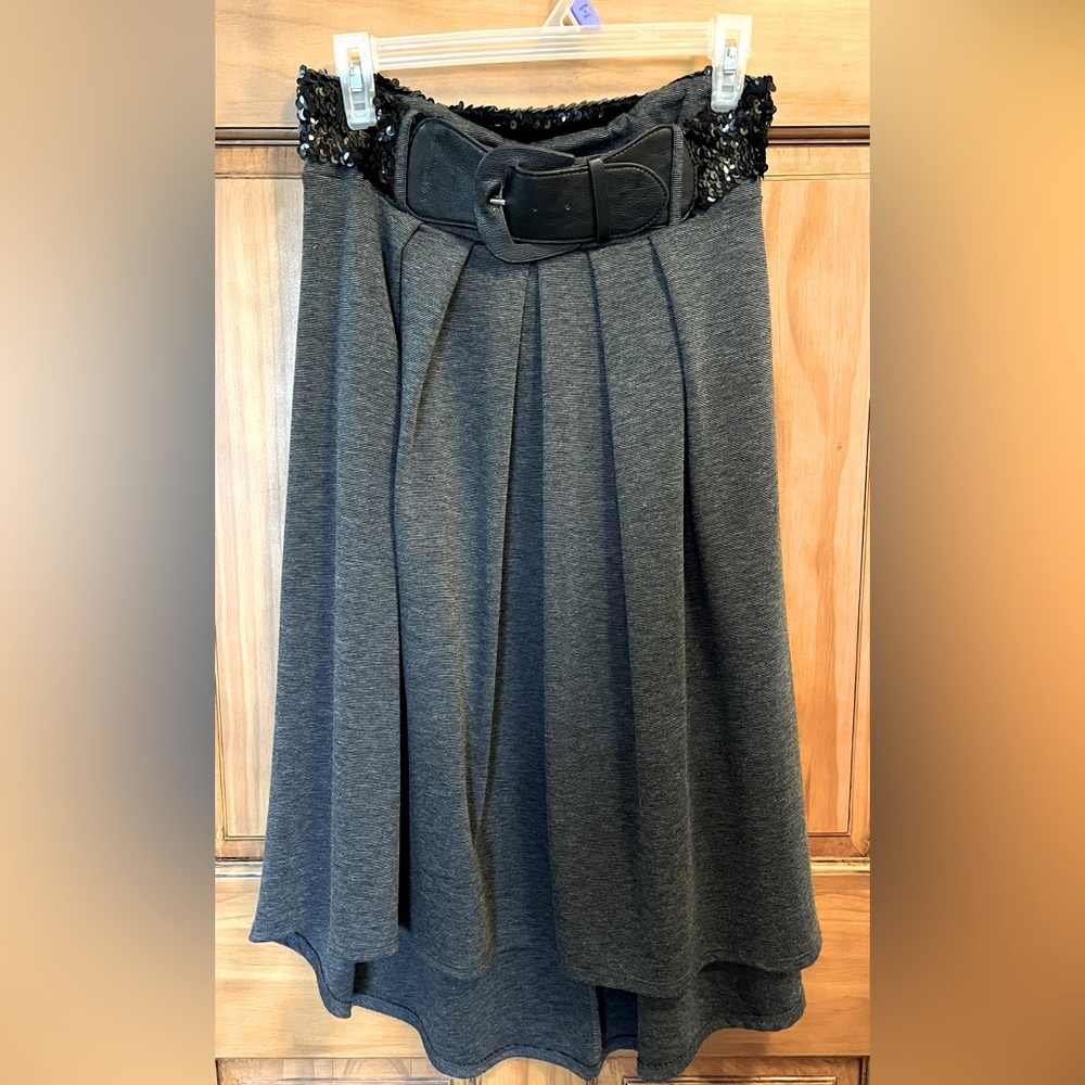 EllumiNation gray high low knit pleated skirt with sequence belt Size M